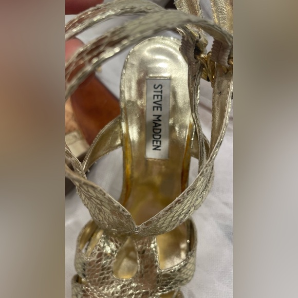 Steve Madden Gold Metallic Snake Print Wedge with Wooden Heel & Cork Platform 7 - Picture 8 of 8